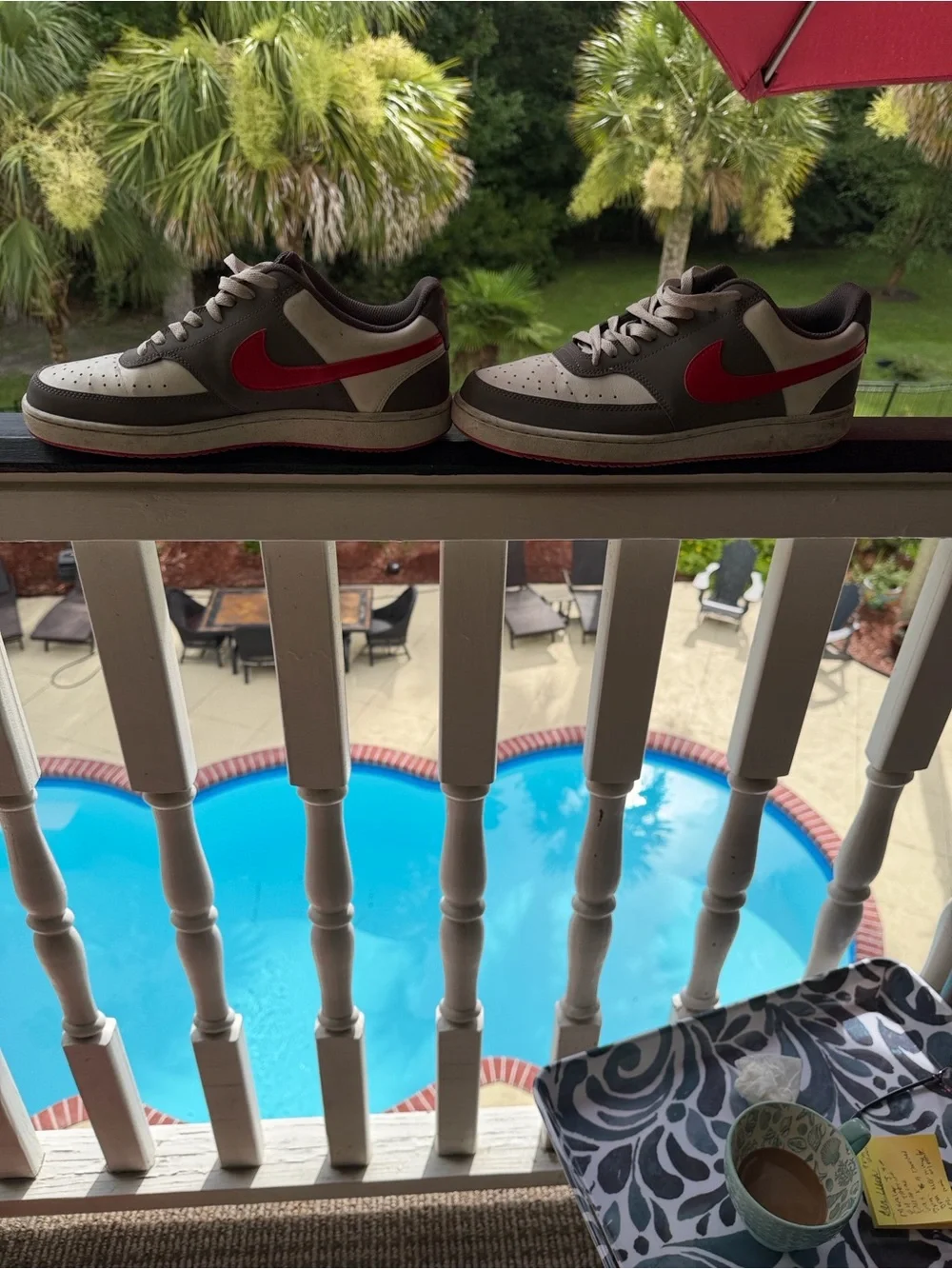 Nike Men's Gray and Red Low-Top Sneakers